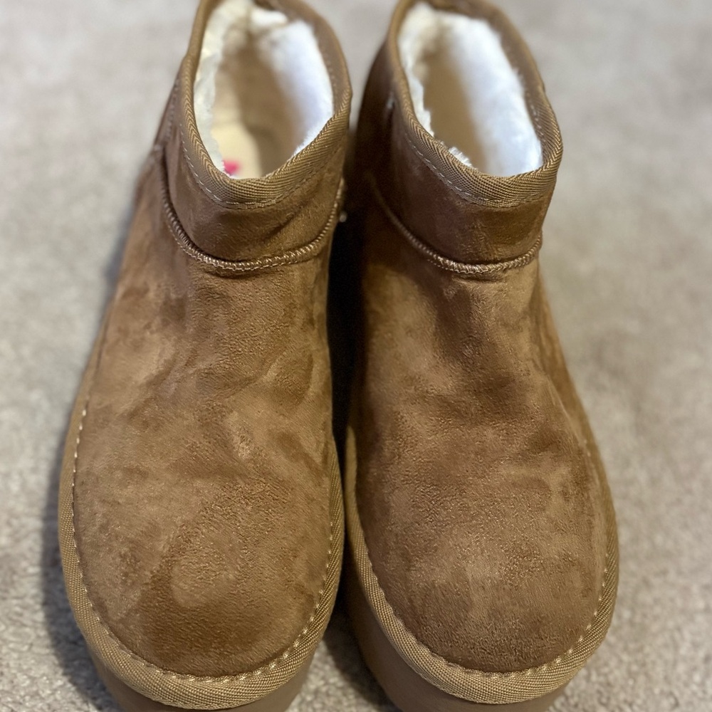 Platform rock candy Sherpa lined boots NWOT